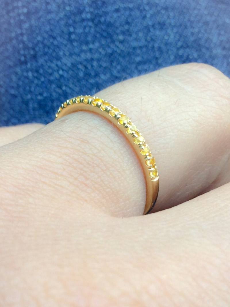 Gelber Saphir Eternity Band 1.5mm Pave Halber Ring Infinity Stack September Gaurd von SARRIEL