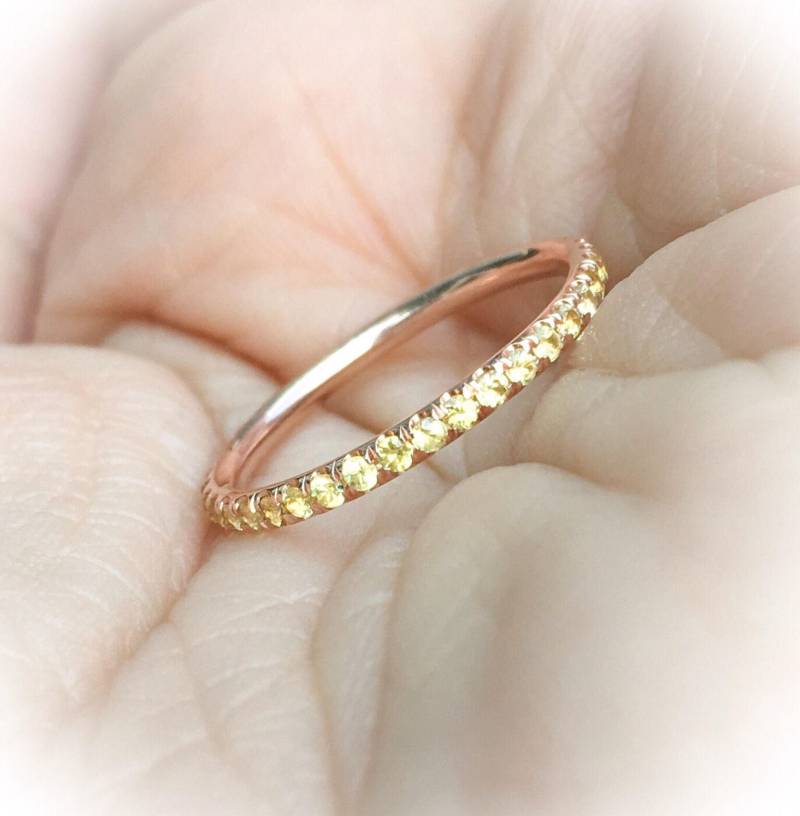Gelber Saphir Voll Eternity Pave Band Ring 1.7mm Unendlichkeit Wedding Deinty September Birthstone Stack von SARRIEL