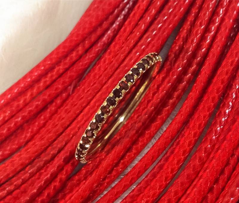 Granat Eternity Band 1, 5 Mm Voll Pave Natürliche Wedding Gaurd Jubiläum Infinity Januar Birthstone Stacking Ring von SARRIEL
