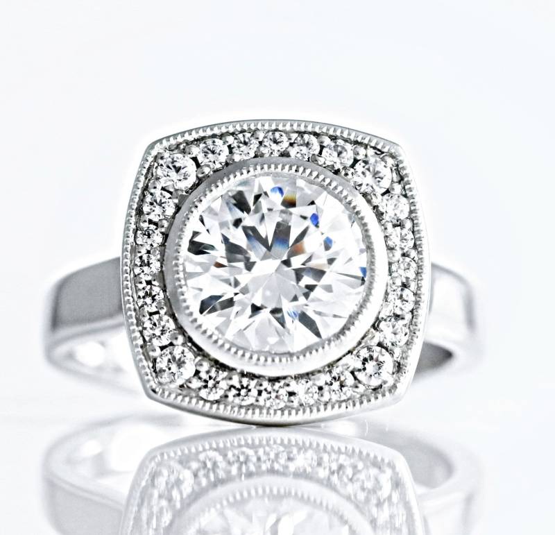 Im Labor Gewachsener Diamant 1.3 Karat Solitaire Bezel Set Mit Pave Damen Verlobung Ehering/14K 18K Oder Platin von SARRIEL