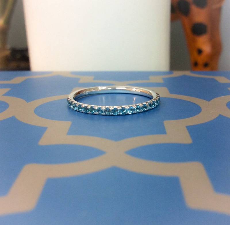 London Blautopas Pave Band/1, 8 Mm Eternity Ring Topas Infinity Wedding Dezember Birthstone Stacking von SARRIEL