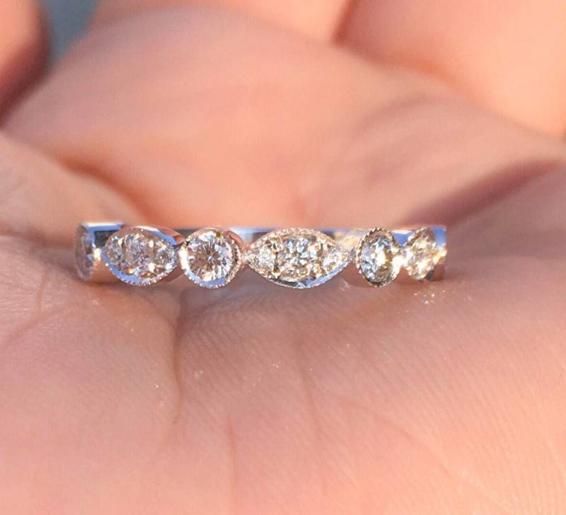 Marquise Dot Halb Eternity Milgrain Damen Diamant Ring/Natürliche Band 3 Mm Einzigartige Hochzeit Stacking 14K 18K Platin von SARRIEL