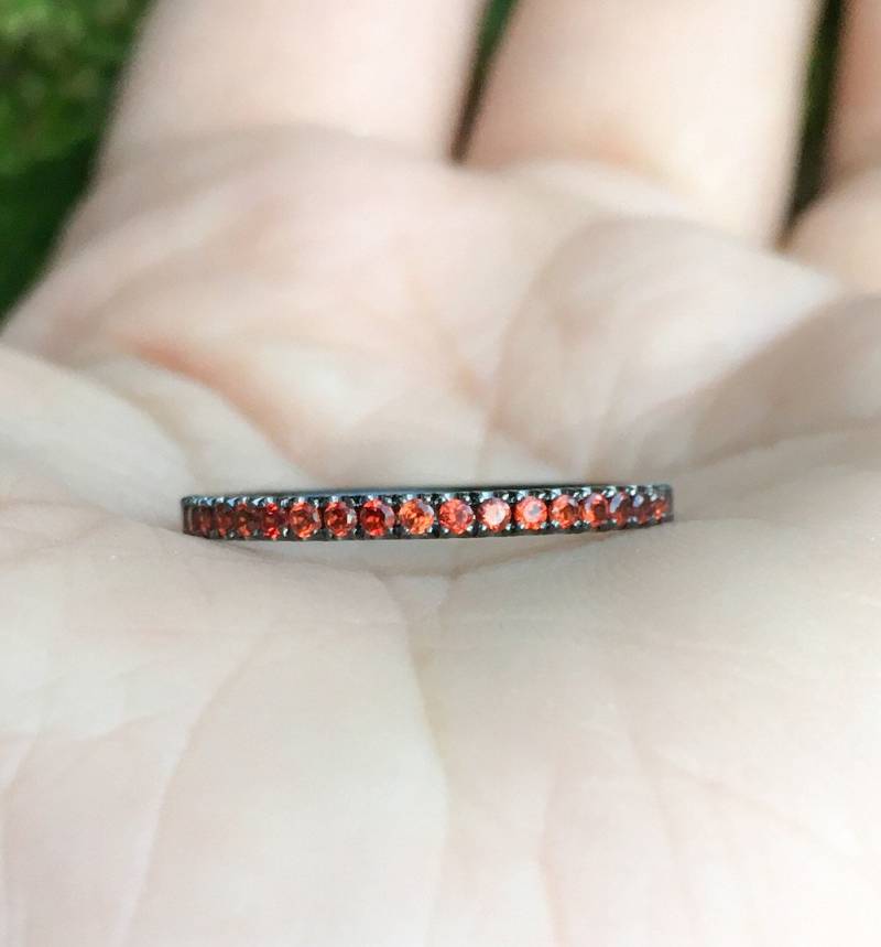 Orange Granat Band/Full Eternity Spessartit Pave Ehering 1.5mm Januar Stack 14K 18K Weiß Gelb Oder Schwarz Gold von SARRIEL