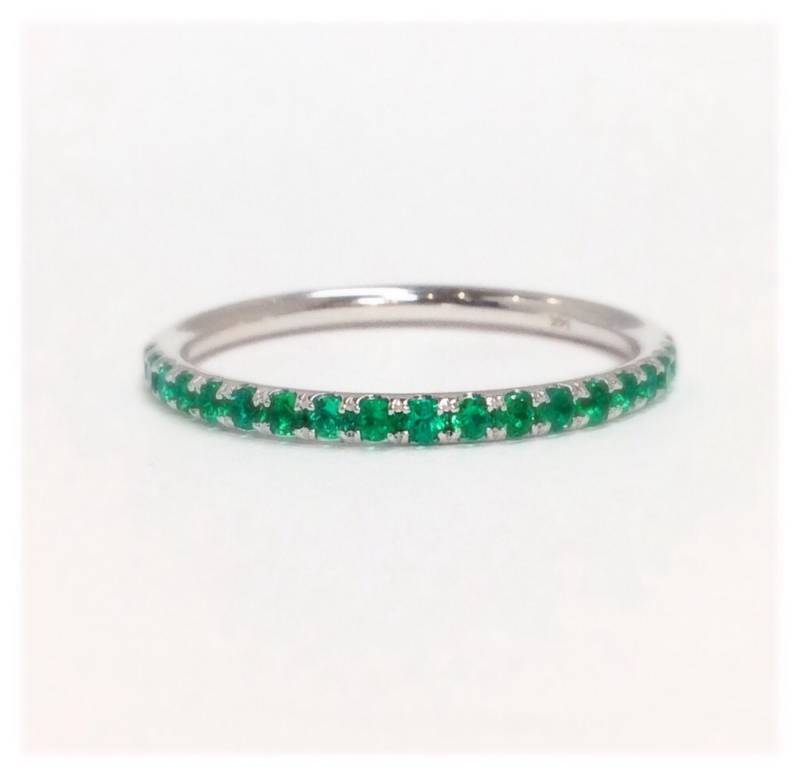 Pave Smaragd Voll Eternity 2 Mm Ring/Natürliche Infinity Band Grün Mai Birthstone Mm Stapelband Schutzring von SARRIEL
