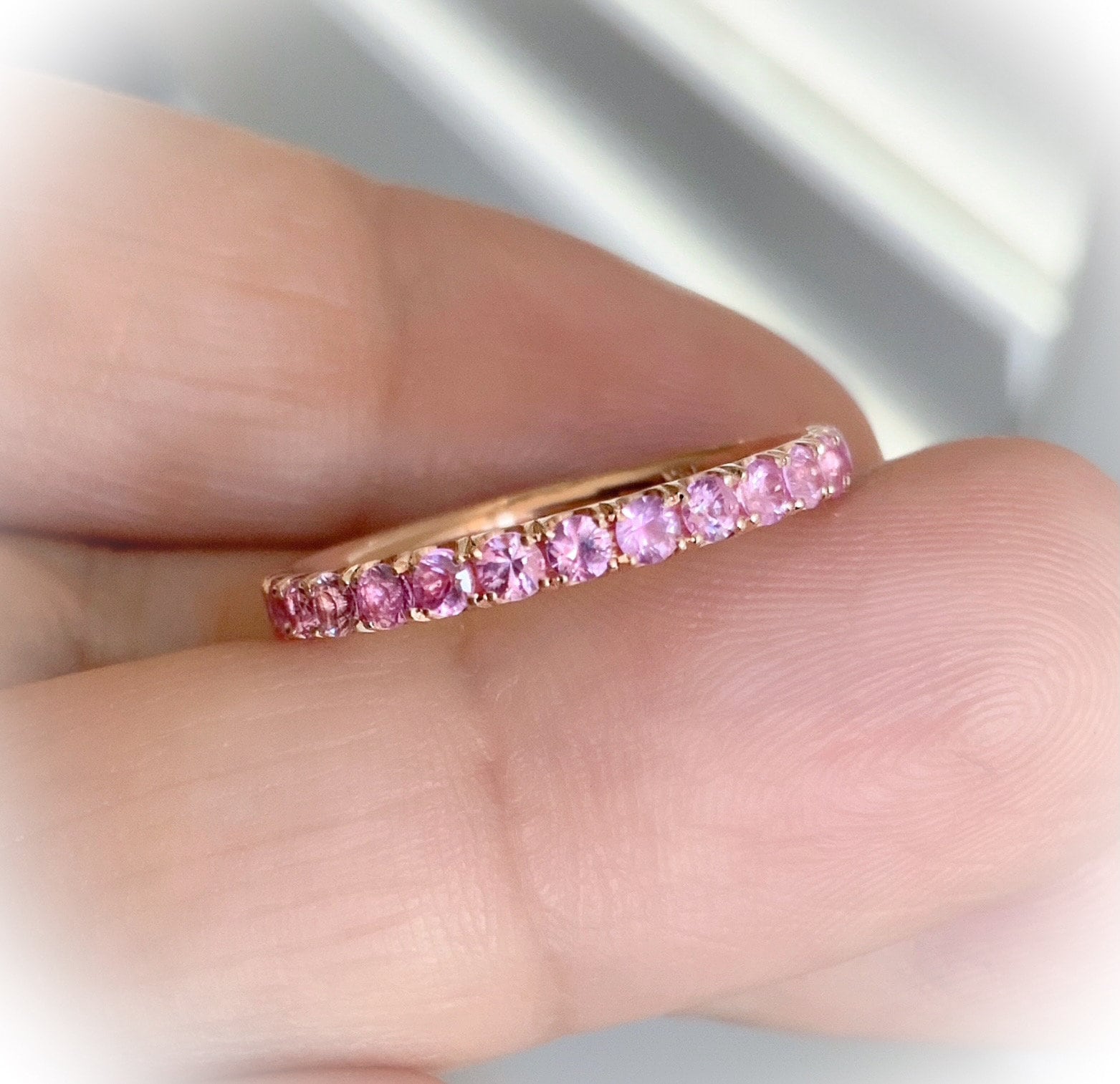 Pink Saphir Eternity Ring 2.3mm Sapphire Pave Half Band Hochzeit Jahrestag Stapel September Birthstone von SARRIEL