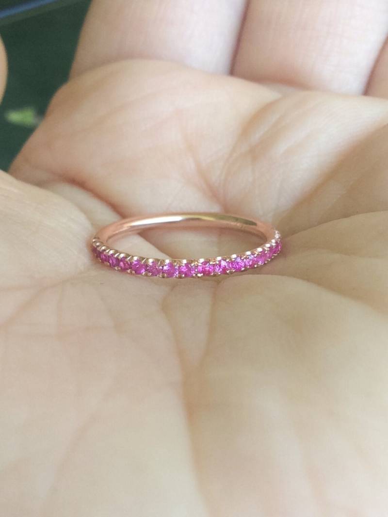 Pink Saphir Full Eternity Ring/1.5mm Pave Ehering Contour Gaurd Sapphire Infinity Oktober Geburtstag Jahrestagsgeschenk von SARRIEL