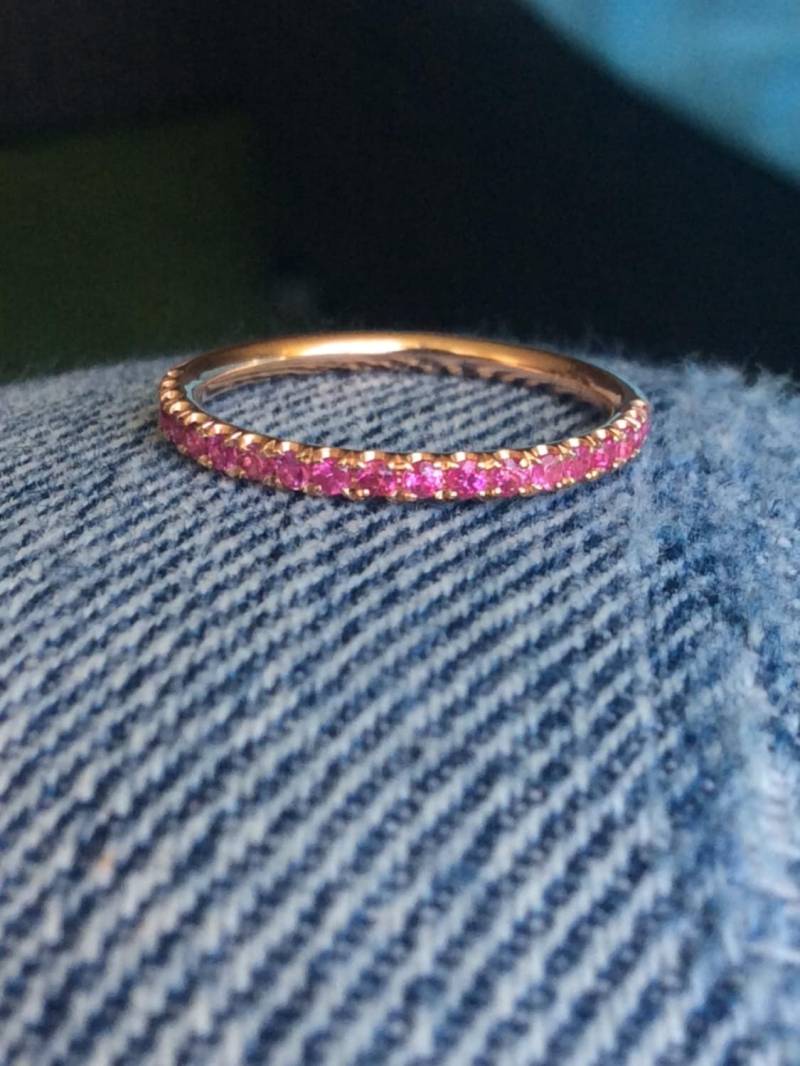 Pink Sapphire Full Eternity Band 1.5mm Blushing Braut Pave Infinity Ring Sweet 16 Einzigartige Stapelring Oktober Birthstone von SARRIEL