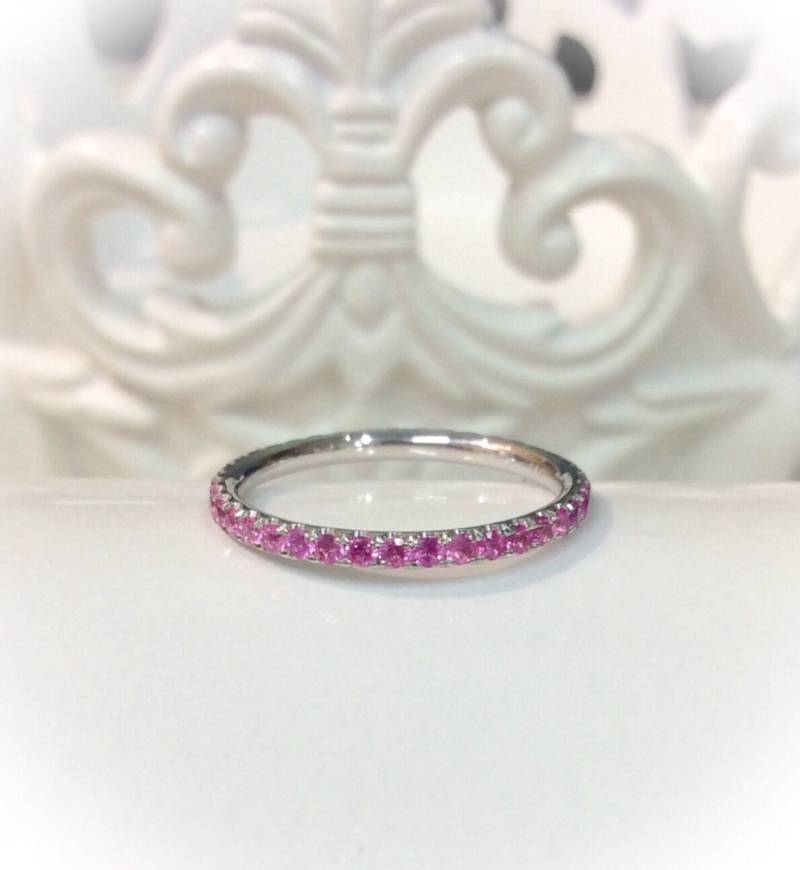 Rosa Saphir Voll Eternity Band 1, 5 Mm Hochzeit Jahrestag Ring Pave Infinity Oktober Birthstone Stapelring von SARRIEL