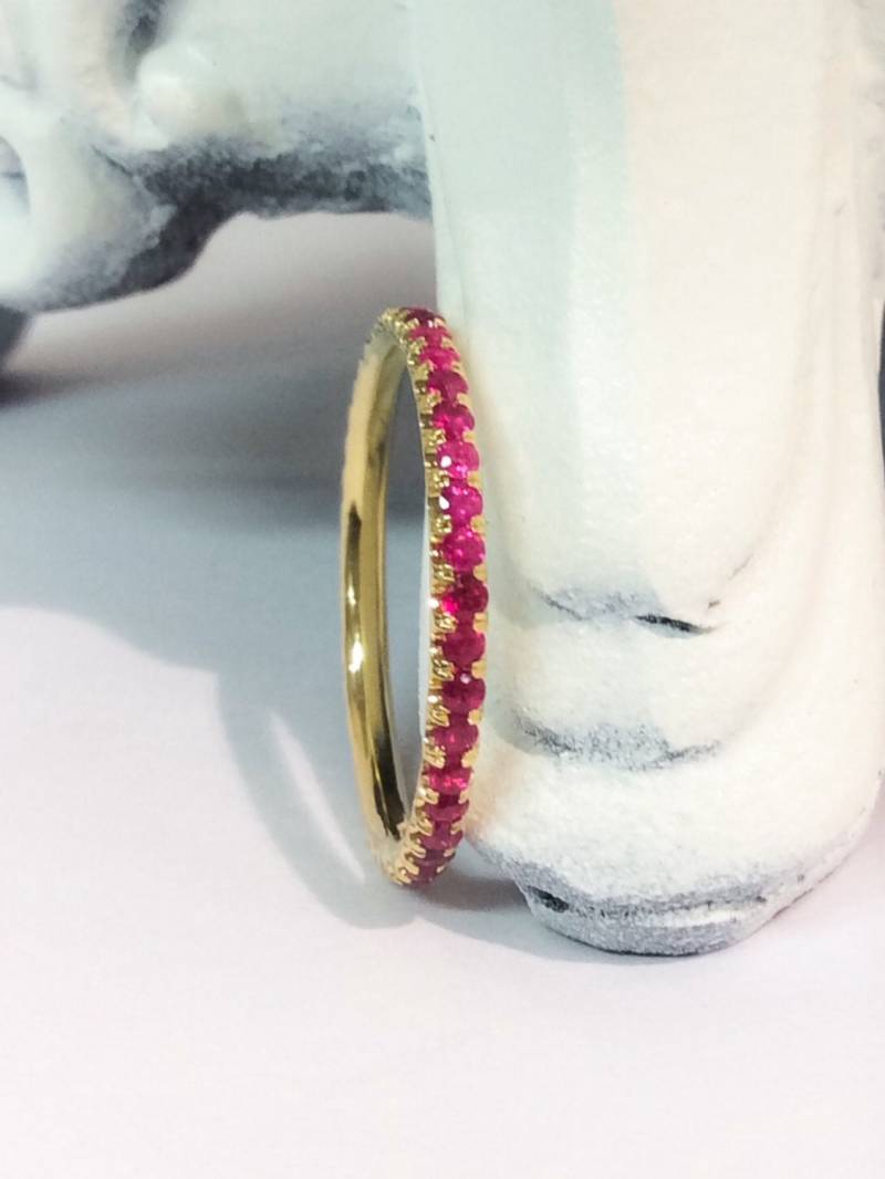 Rubin Pave Voll Eternity Band 1, 7 Mm Hochzeit Ring Jubiläum Infinity Stapeln Gaurd Juli Birthstone von SARRIEL