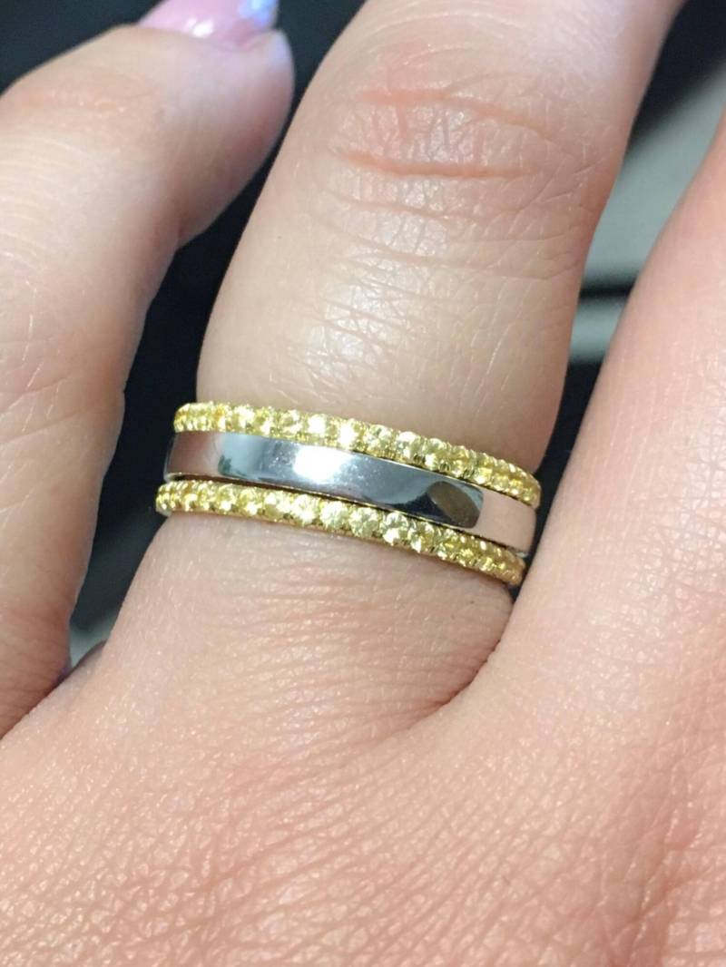 Satz Von 3 Bändern Pave Gelbe Saphirbänder Schlichtes Band Mit Zwei Saphir Voll Eternity Rings Moderne Stapeln September Birthstone Bands von SARRIEL