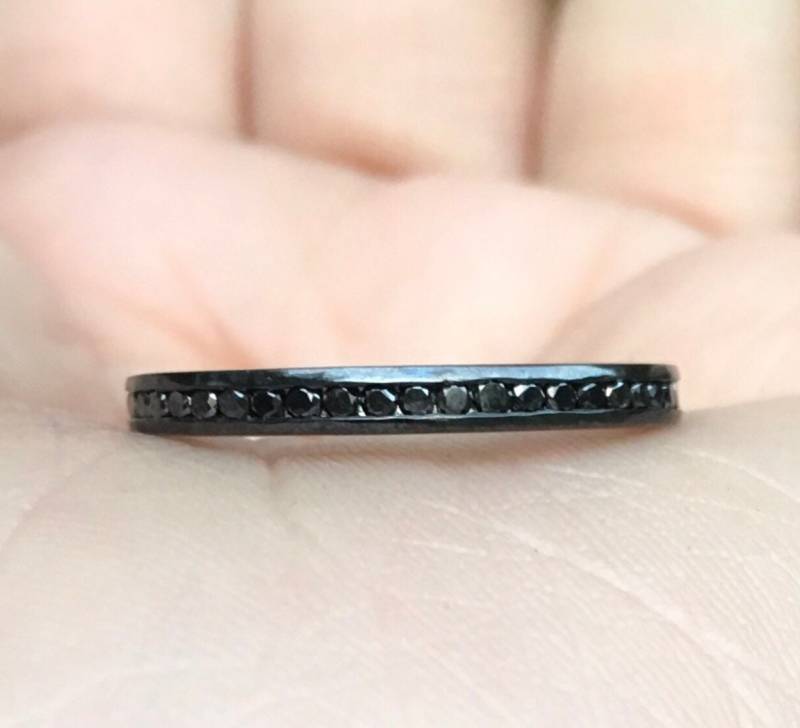 Schwarzer Diamant Mit Schwarzem Rhodium Voll Eternity Ring/Frauen Einzigartige Channel Set Black Diamond Ehering 2, 3 Mm Stapelring 10K 14K 18K von SARRIEL