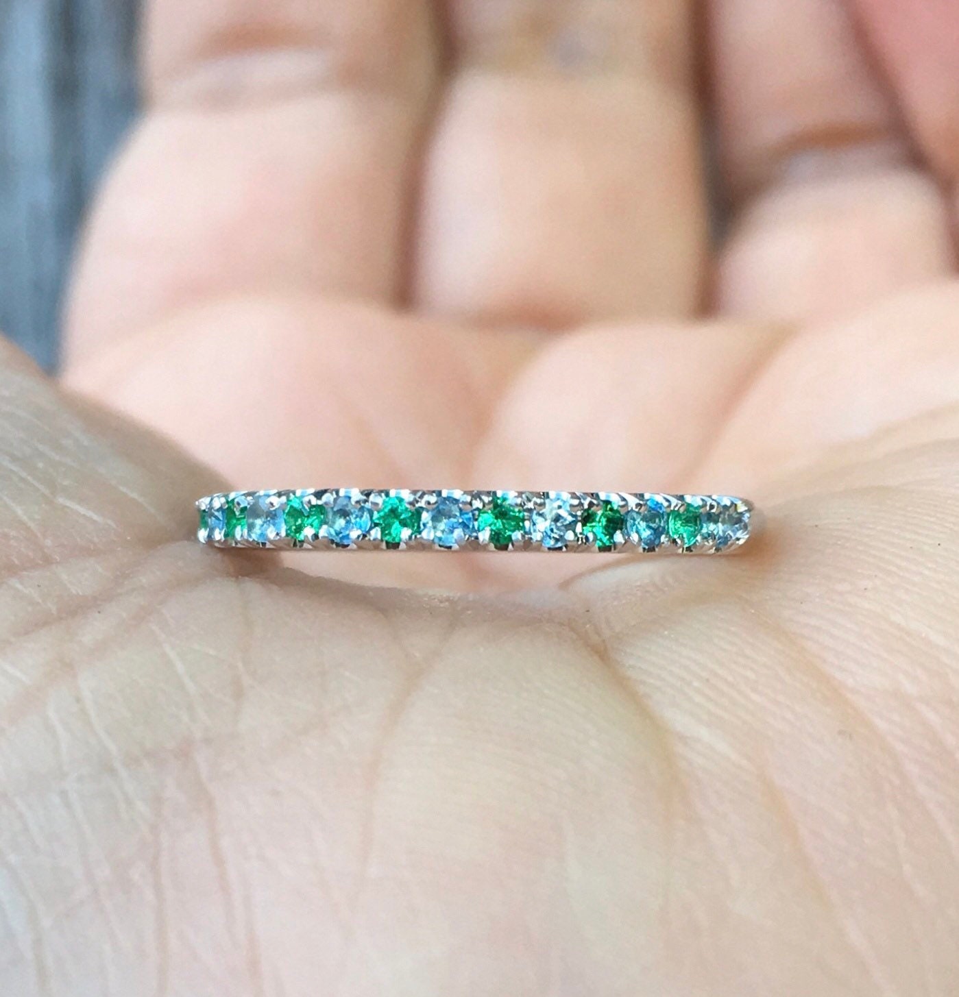 Smaragd Aquamarin Alternierende Halbe Ewigkeit 2 Mm Ring/Pave Ehering Jubiläum Stacking Infinity Schutzband Smaragd Aquamarin Alternierende Halbe Ewigkeit 2 Mm Ring/Pave Ehering Jubiläum Stacking Infinity Schutzband von SARRIEL