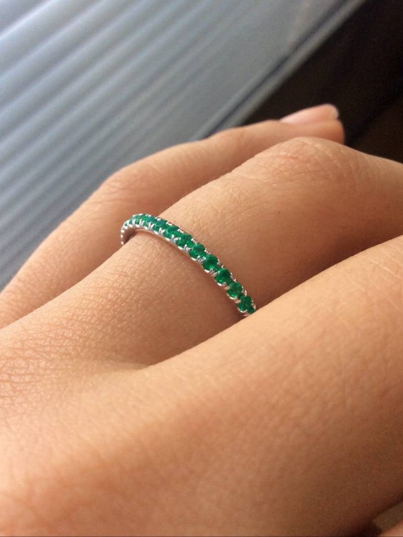 Smaragd Band Infinity/Volle Ewigkeit 2 Mm Ring Pave Natürliche Unendlichkeit Grüner Birthstone Wedding Stack von SARRIEL