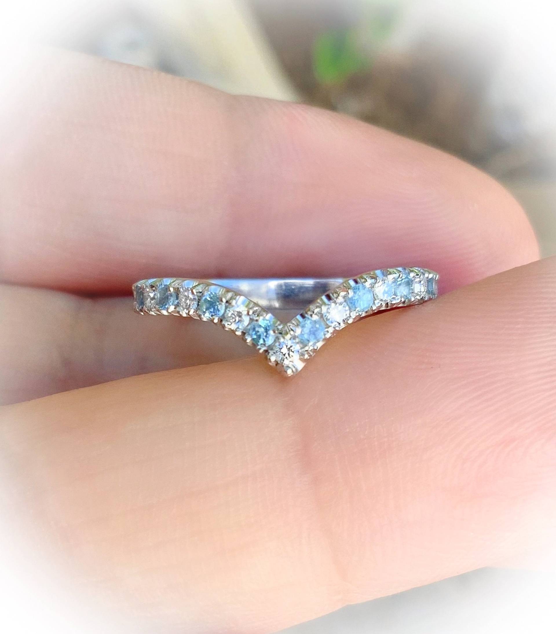 V Ring Diamant Aquamarin Pave Halbe Ewigkeit/Alternierender Chevron 2mm Hochzeit Jahrestag Schutzband Nesting Wishbone Enhancer von SARRIEL