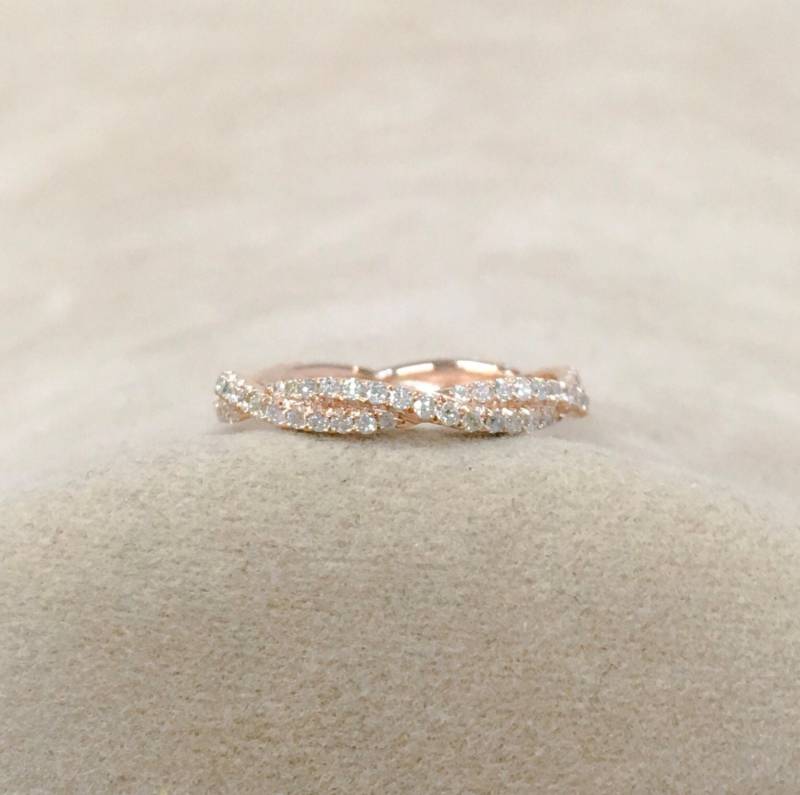 Verdrehtes Naturdiamant-Eternity-Pave-Band/Zart Verflochtener Ehering Verdrehter Unendlichkeitsring Einzigartiger Stapeldiamant-Wellenring von SARRIEL