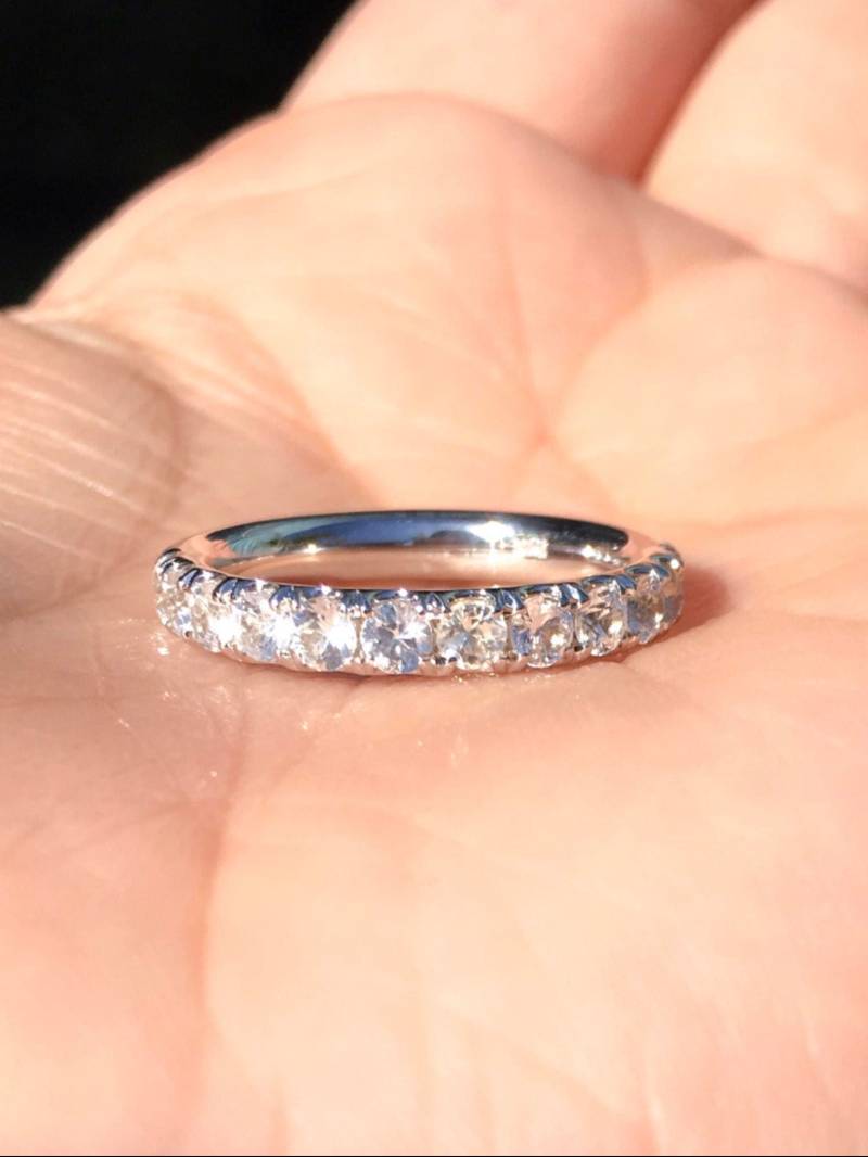 Weißer Saphir Halbe Eternity Band/Pave Ring 3mm Hochzeitsjubiläum Schutzring April Birthstone Stapeln von SARRIEL