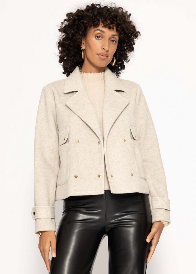 SASSYCLASSY Blusenjacke Kurze Jacke mit Reverskragen für Damen Moderne Übergangsjacke mit Pattentaschen und dekorativem Ärmelriegel von SASSYCLASSY