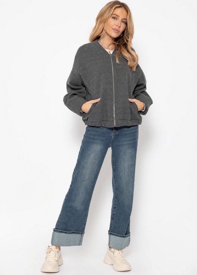 SASSYCLASSY Blusenjacke Oversize Bomberjacke Damen Elegant in fein Textil Bomber Style Jacke mit Reißverschluss und elastichen Saum Grau Schwarz SASSYCLASSY Blusenjacke Oversize Bomberjacke Damen Elegant in fein Textil Bomber Style Jacke mit Reißverschluss und elastichen Saum Grau Schwarz von SASSYCLASSY