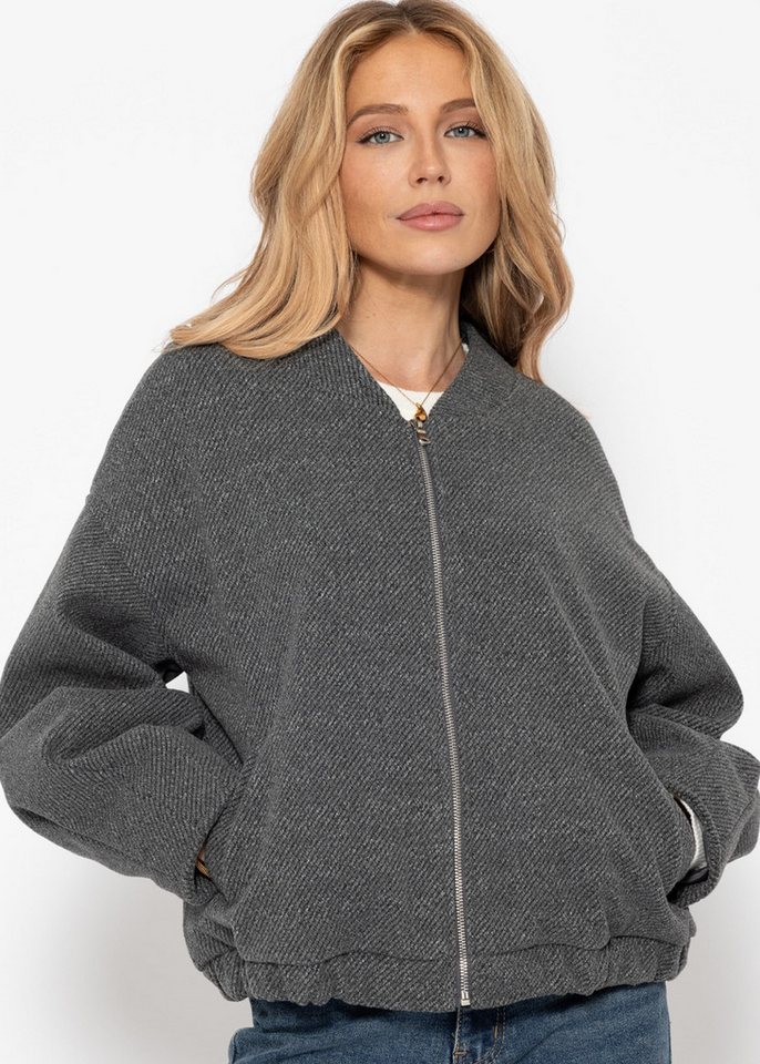 SASSYCLASSY Blusenjacke Oversize Bomberjacke Damen Elegant in fein Textil Bomber Style Jacke mit elastichem Saum Grau Schwarz - Wildlederoptik von SASSYCLASSY