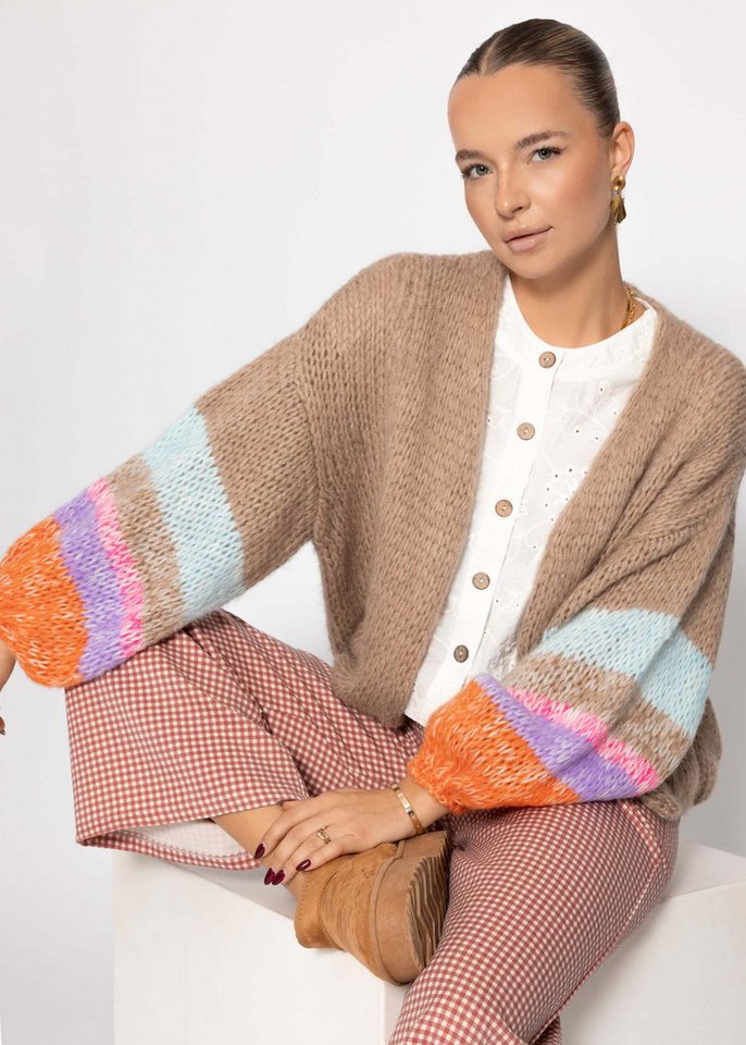 SASSYCLASSY Cardigan Cardigan mit bunten Statement-Ärmeln Damen Strickjacke mit Balloonärmeln und flauschiger Grobstrick-Optik Beige von SASSYCLASSY