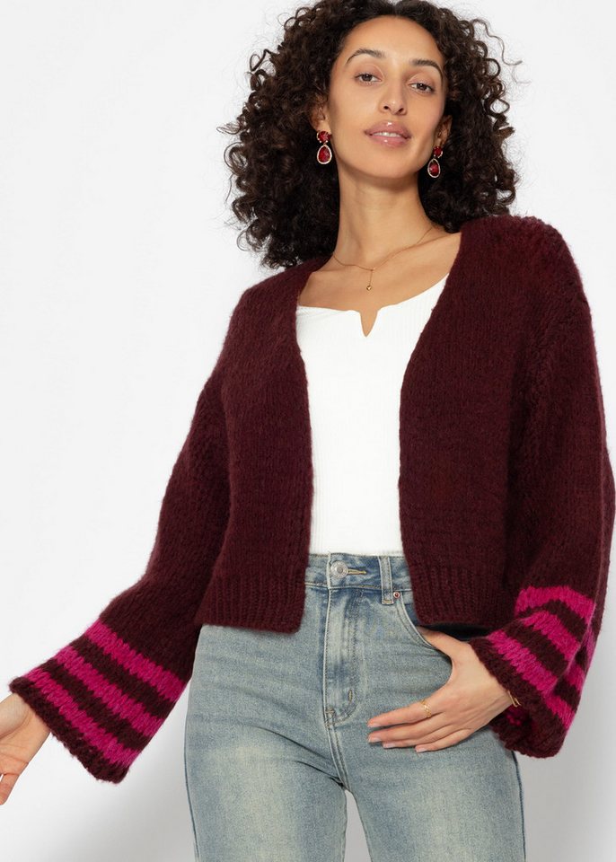 SASSYCLASSY Cardigan Lässige Strickjacke mit Strefien-Datails an Ärmel Offen fallender Cardigan aus Strick mit farblichem Ärmelsdetails SASSYCLASSY Cardigan Lässige Strickjacke mit Strefien-Datails an Ärmel Offen fallender Cardigan aus Strick mit farblichem Ärmelsdetails von SASSYCLASSY