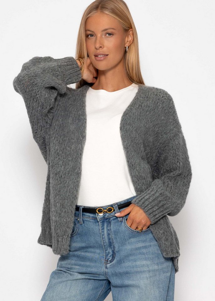 SASSYCLASSY Cardigan Oversize Strick Cardigan für Damen Flauschiger Cardigan mit offen fallendem Schnitt und Rippbündchen von SASSYCLASSY
