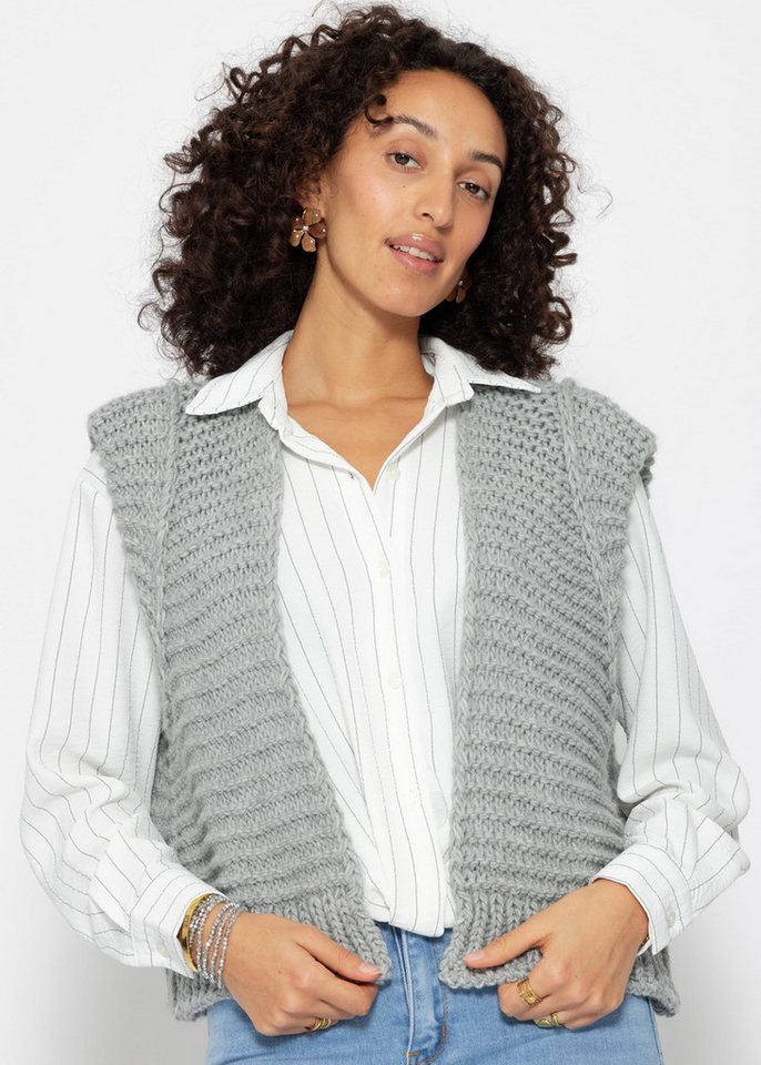 SASSYCLASSY Strickweste Strickweste Damen mit strukturierten Schultern Grobgestrickte ärmellose Strickweste mit betonter Schultersilhouette SASSYCLASSY Strickweste Strickweste Damen mit strukturierten Schultern Grobgestrickte ärmellose Strickweste mit betonter Schultersilhouette von SASSYCLASSY