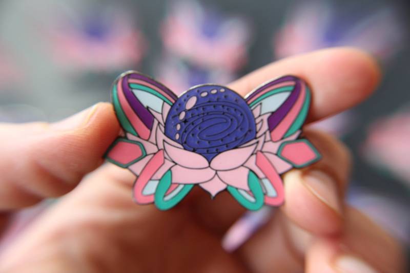 Baumwolle Candy Chrysalis Le 100 Uv Reaktive Kunst Pin Baumwolle Candy Chrysalis Le 100 Uv Reaktive Kunst Pin von SATOR1artistry