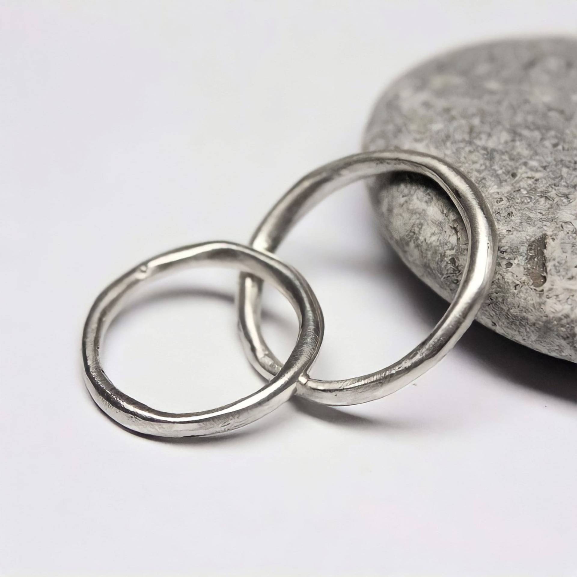 Handgemachter Ehering Aus 925Er Sterlingsilber, 2 Mm Handgemachter Ehering Aus 925Er Sterlingsilber, 2 Mm von SAVVYJEWELERS