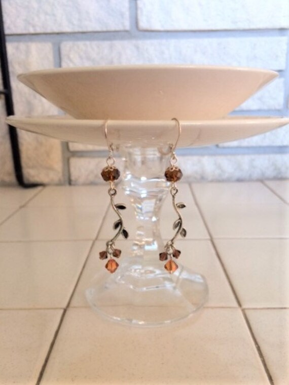 Braun Und Gold Crystal Leaf Silber Ohrringe; Kristall-Blatt Blatt-Tropfen-Ohrringe; Braune Kristall Kristallohrringe von SAWDesignsByStacie
