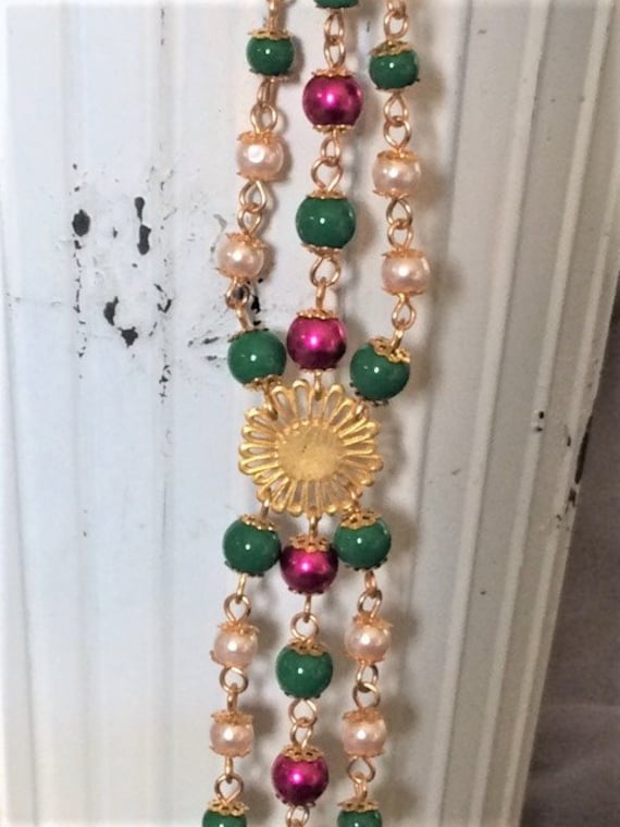 Grün, Rosa Und Fuschia Perle Perlen Gold Blume Multi-strang-Armband; Armband; 3-strang-Perlenarmband von SAWDesignsByStacie