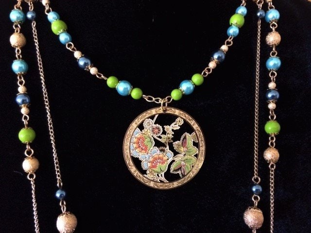 Laser Geschnitten Blume Anhänger Halskette; 3-strang Perle Geschichten Lange Multi-strand 3 Halsketten in Einem; Halskette von SAWDesignsByStacie