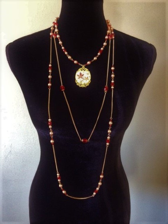 Laser Geschnitten Blume Anhänger Halskette; 3-strang Perle Geschichten Lange Multi-strand 3 Halsketten in Einem; Halskette von SAWDesignsByStacie