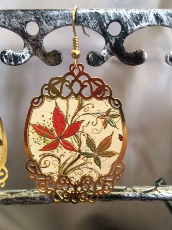 Rot, Lila Und Gold Blumenohrringe; Laser-Cut Ohrringe; Ohrhänger, Filigrane Ohrringe, Statement von SAWDesignsByStacie