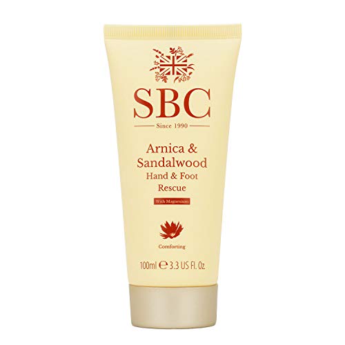 SBC Skincare - Hand- und Fußcreme mit Arnika und Sandelholz - 100 ml - Hilft bei Verspannungen - Ideal für die Anwendung nach dem Sport - Árnica & Sandalwood Hand and Foot Rescue SBC Skincare - Hand- und Fußcreme mit Arnika und Sandelholz - 100 ml - Hilft bei Verspannungen - Ideal für die Anwendung nach dem Sport - Árnica & Sandalwood Hand and Foot Rescue von SBC Skincare