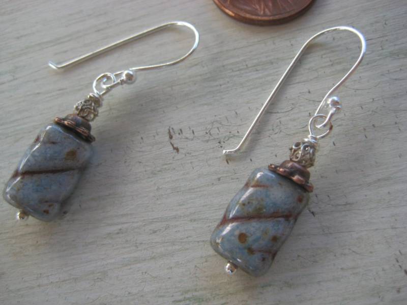 Blaues Glas Ohrringe Mit Silber Vergoldeten Ohrhaken Blaues Glas Ohrringe Mit Silber Vergoldeten Ohrhaken von SBEC