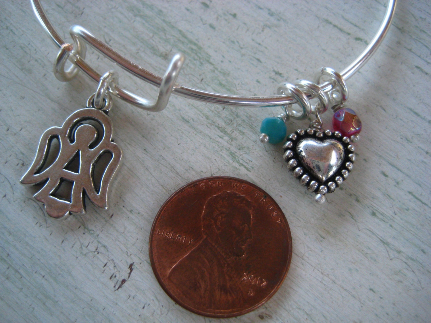 Erweiterbares Armreifenarmband Mit Engel Charm Erweiterbares Armreifenarmband Mit Engel Charm von SBEC