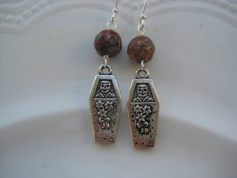 Halloween-Ohrringe Mit Sarg-Charme Halloween-Ohrringe Mit Sarg-Charme von SBEC