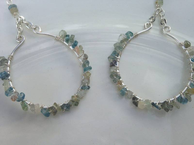 Hoop Ohrringe Mit Multi Aquamarin Edelstein Perlen Hoop Ohrringe Mit Multi Aquamarin Edelstein Perlen von SBEC