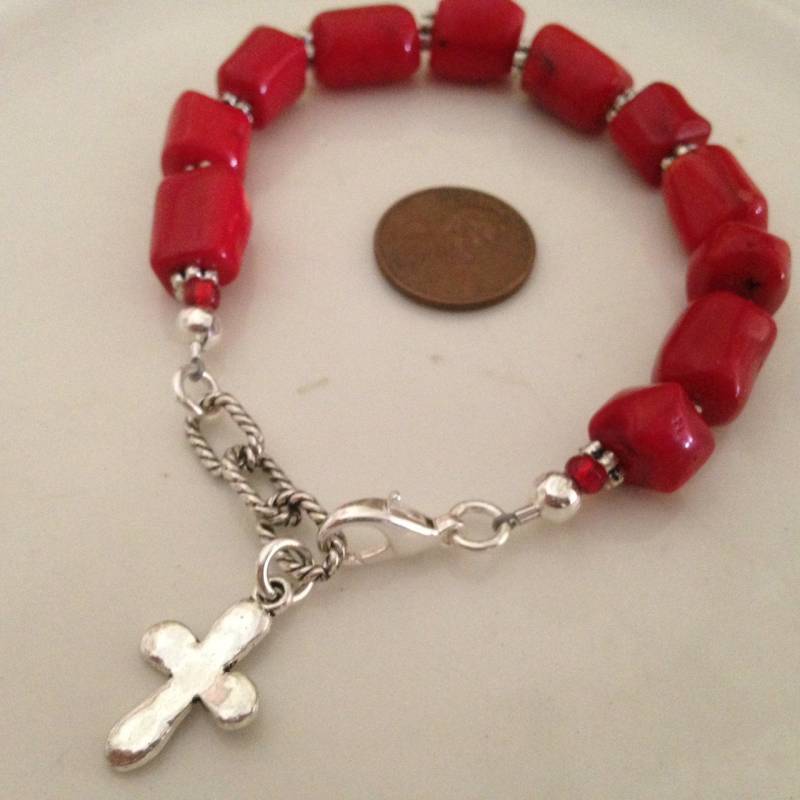 Kreuz Armband/Rote Koralle Armband/Armband Mit Charme Kreuz Armband/Rote Koralle Armband/Armband Mit Charme von SBEC