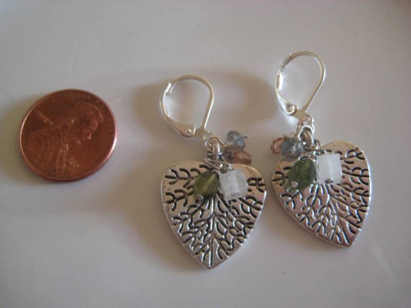 Ohrringe Mit Erdigen Charme Und Peridot, Citrin Labradorit Perlen. Ohrhaken Sind Versilbert Ohrringe Mit Erdigen Charme Und Peridot, Citrin Labradorit Perlen. Ohrhaken Sind Versilbert von SBEC