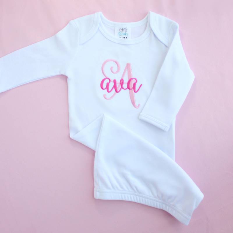 Personalisierte Gestickte Monogrammiert Neugeborenen Säugling Baby Rosa, Weiß Oder Blau Schlaf Sack Kleid - Babyausstattung Geschenk Outfit Nach Personalisierte Gestickte Monogrammiert Neugeborenen Säugling Baby Rosa, Weiß Oder Blau Schlaf Sack Kleid - Babyausstattung Geschenk Outfit Nach von SBMonograms