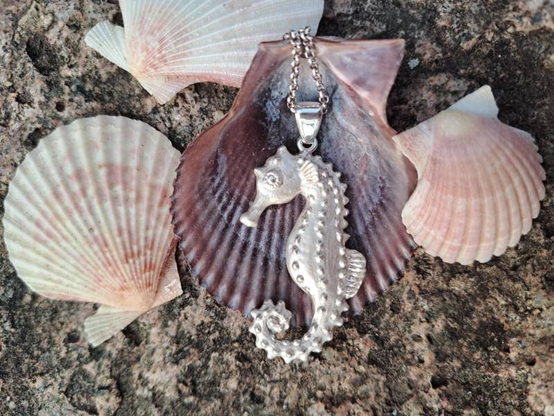 Seepferdchen-Anhänger, Von Hand Modelliert, Gegossenes Massives Silber von SBSchmuck