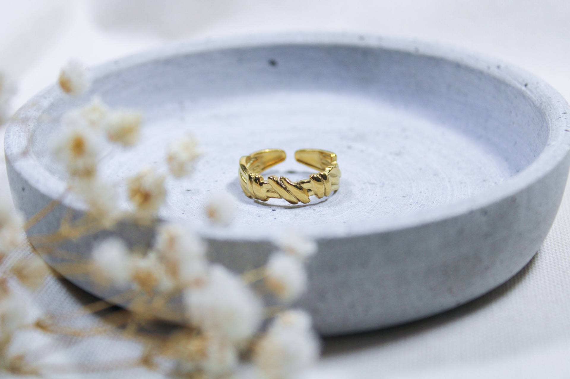 Statement Ring Edelstahl, Strukturierter Edelstahl Gold, Schmuckgeschenk Für Freundin, Gürtelschnalle Statement Ring Edelstahl, Strukturierter Edelstahl Gold, Schmuckgeschenk Für Freundin, Gürtelschnalle von SBSimpleJewelry