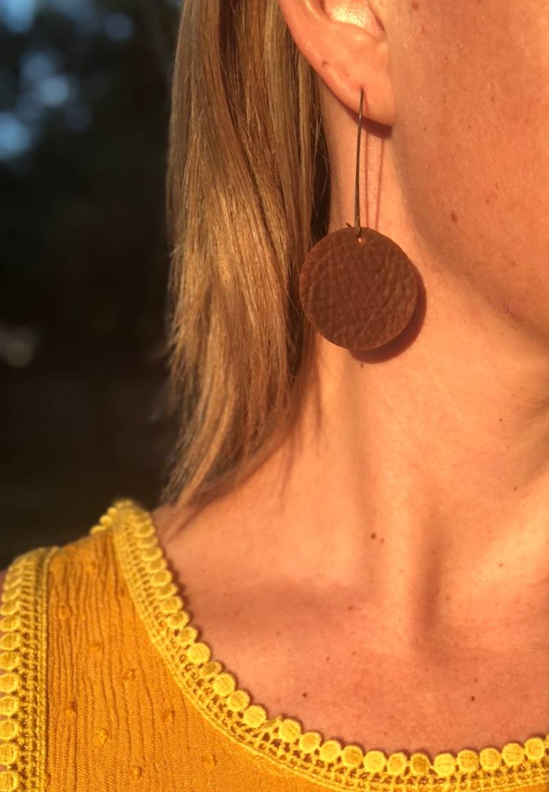 Simple Circle Brown Leder Ohrringe Simple Circle Brown Leder Ohrringe von SBdesignbuild