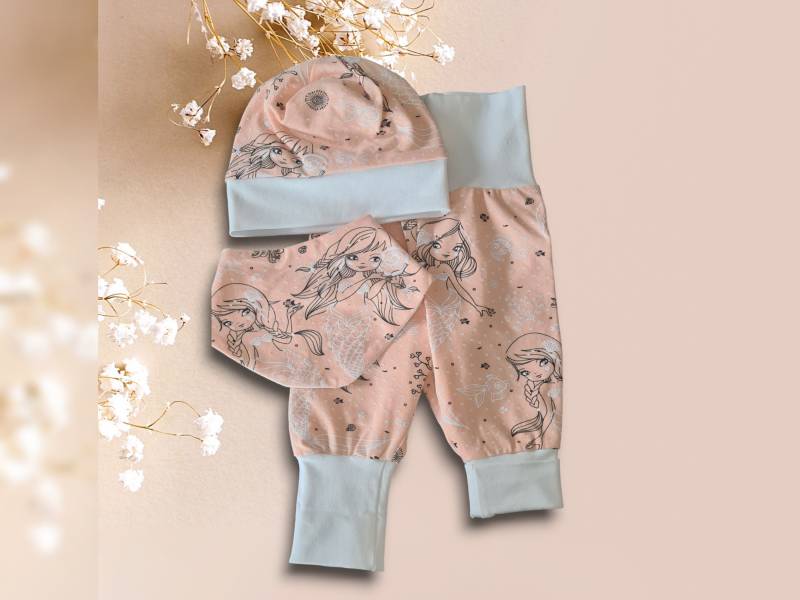 Baby | Kleinkinder Klamottenset Mitwachsende Pumphose Wendemütze Halstuch Meerjungfrau Water Symphonie Baby | Kleinkinder Klamottenset Mitwachsende Pumphose Wendemütze Halstuch Meerjungfrau Water Symphonie von SBeesKreativraum