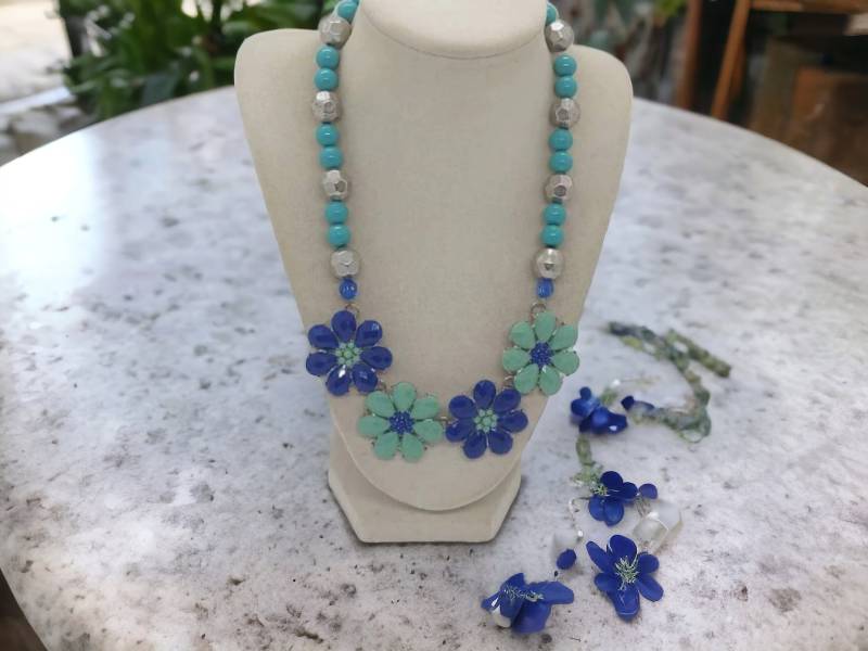 Blaue Blumenhalskette - Juwelenhalskette Hochzeitshalskette Brautjungfernhalskette Einzigartige Halskette Geschenk Für Sie von SByourself