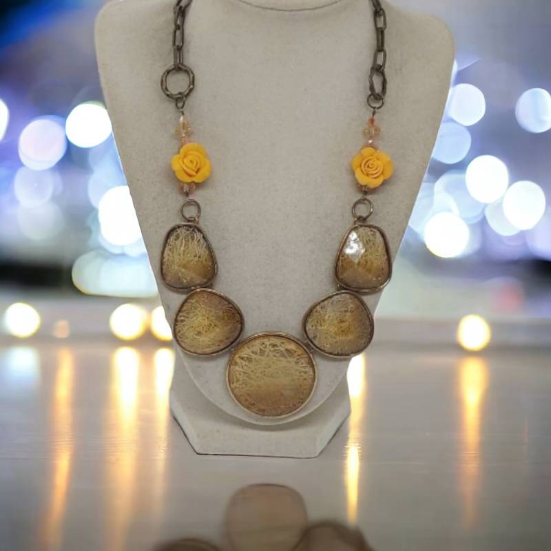 Blumen Halskette - Jeweled Ton Polymer Gelbe Unikat Statement Lätzchen von SByourself