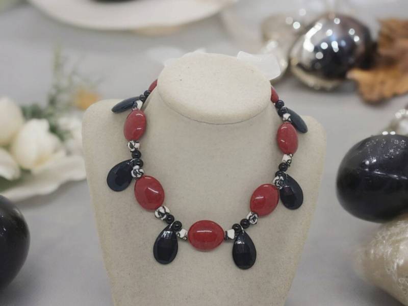 Blumen Halskette - Schwarz Und Rot Für Frauen Einzigartige Statement Valentinstag Geschenk von SByourself