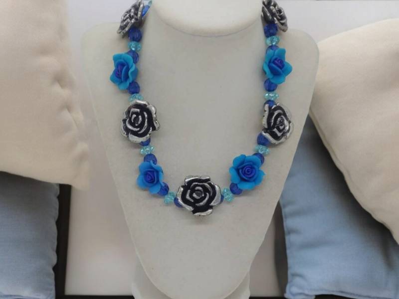 Blumen Halskette - Ton Polymer Blaue Und Silber Einzigartige Statement Geschenk Für Frauen von SByourself